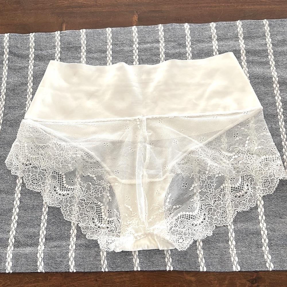 NWOT Spanx tummy control lace panty